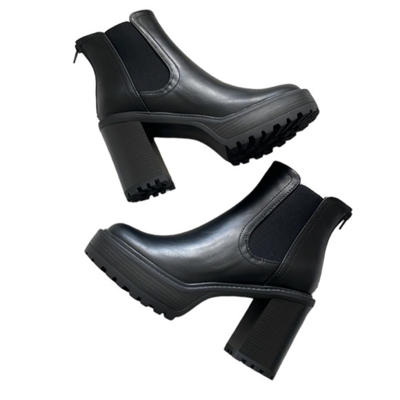 Kinley Chelsea Ankle Boot - Picture 8 of 13